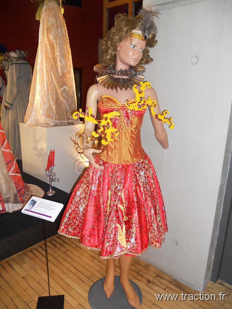 2012_Rodage_Printanier (99).JPG - 01/04/2012 - 68053 MULHOUSE CEDEX - Club de Véhicules Anciens d'Alsace Mulhouse - CVAAM - 3ème Rodage Printanier - Parc de Wesserling - Ecomusée textile - Costumes d'art